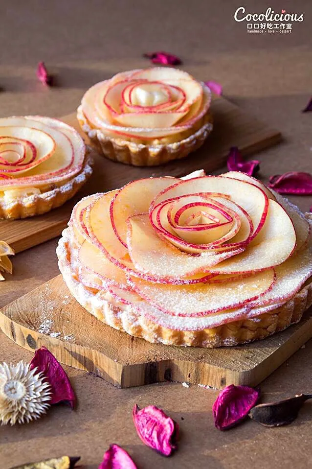 Rose apple tart with pineapple cream cheese and fresh pineapple❤️🎀🍉
love the way it look, I feel like falling in love☺️☺️|coco～delicious❤️さん