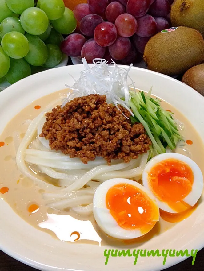 担々風豆乳うどんです。甜麺醤風味のそぼろ肉が豆乳＆麺つゆの旨みをより美味しく引き立てます♪♪|ゆんゆんゅんさん