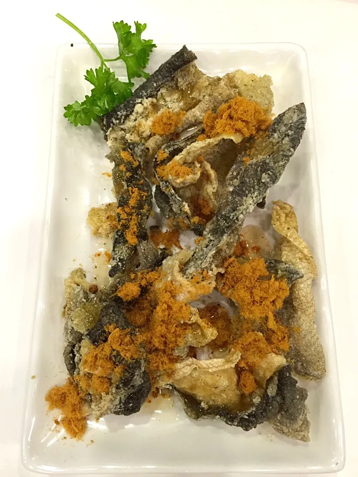 Crispy Salmon Skin w Pork Floss|Vincent Hoさん