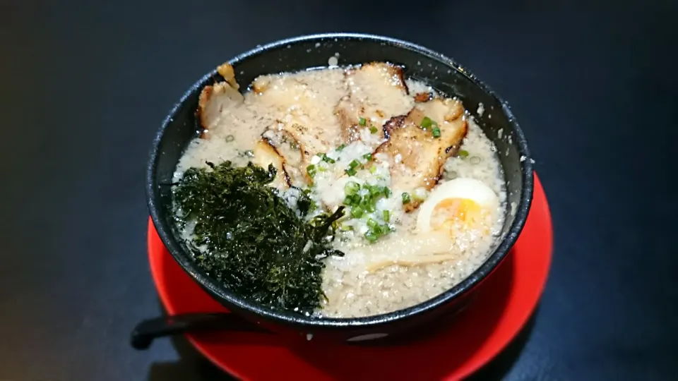 麺や衛登 衛登ラーメン チャーシュートッピング|ミナミ ヒロヤさん