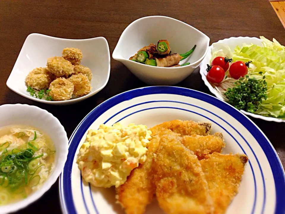 今日の晩御飯
シイラとマッシュルームのフライ・オクラのベーコン巻き・野菜サラダ・卵と枝豆のスープ|Saemi Itouさん