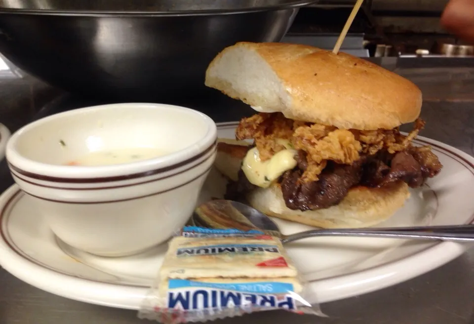 Prime Rib Sandwich with Horseradish Havarti and fried onions|peggy waldonさん