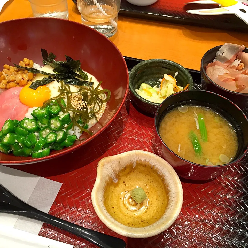 ネバネバ丼(*´艸｀*)|Frau₍ᐢɞ̴̶̷ ·̮ ɞ̴̶̷ᐢ₎さん