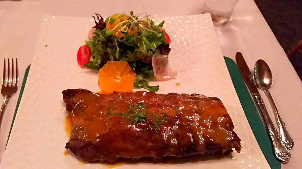 アメリカに来たら、毎回食べるのがこれ〰🗿
今回はBaby Back Pork Ribs〰しかしハーフサイズ〰👽
ここのは美味😋|quitaさん