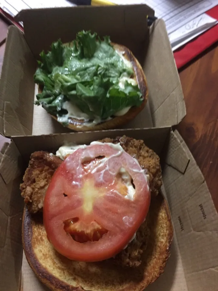 The new #buttermilk #crispychicken sandwich from #mcdonalds sandwich never looks like the picture|Richard Thompsonさん