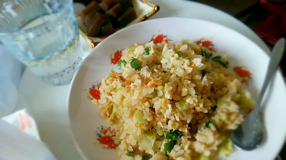 蒟蒻のピリ辛煮
にんにく醤油のチャーハン|こばさん