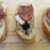 Manzo e mela: 
bruschetta with smoke beef - apple confit with raisin & parsley chalote mayo|ibby lerrickさん