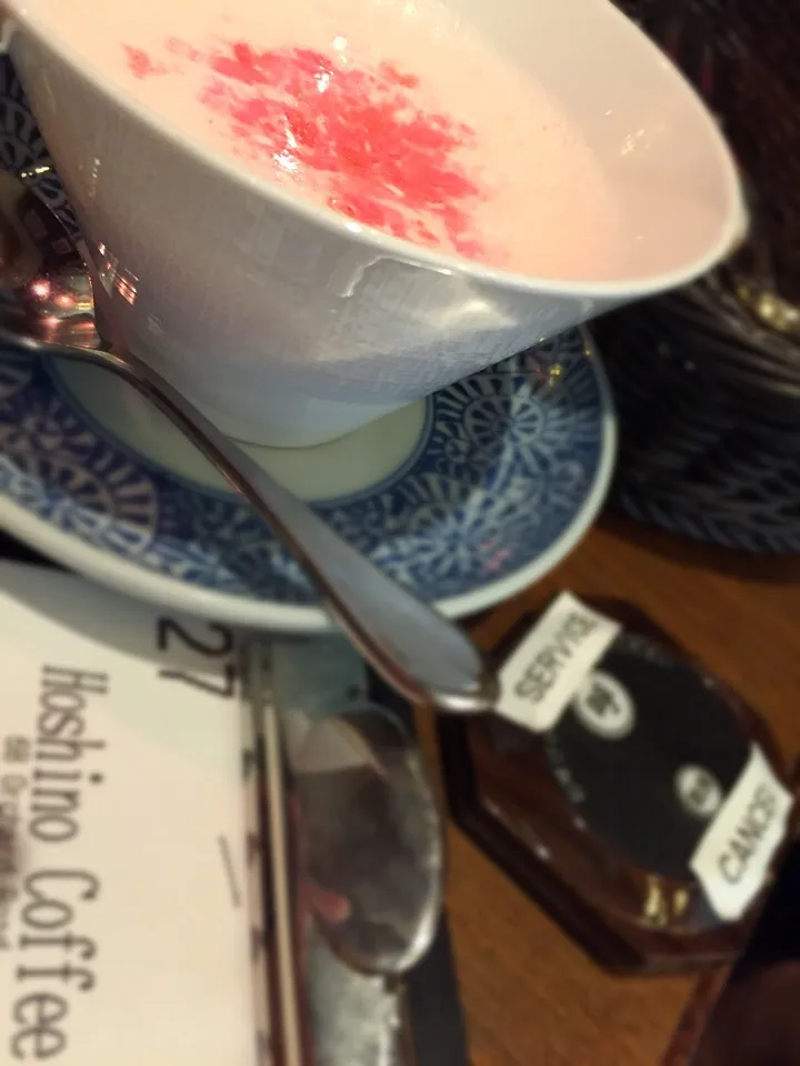 Sakura Latte|Tari's Kitchenさん