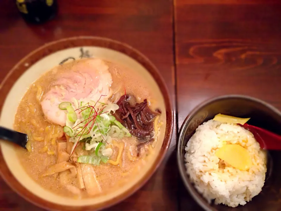 味噌ラーメンと卵かけごはん|どんぐりやろうさん