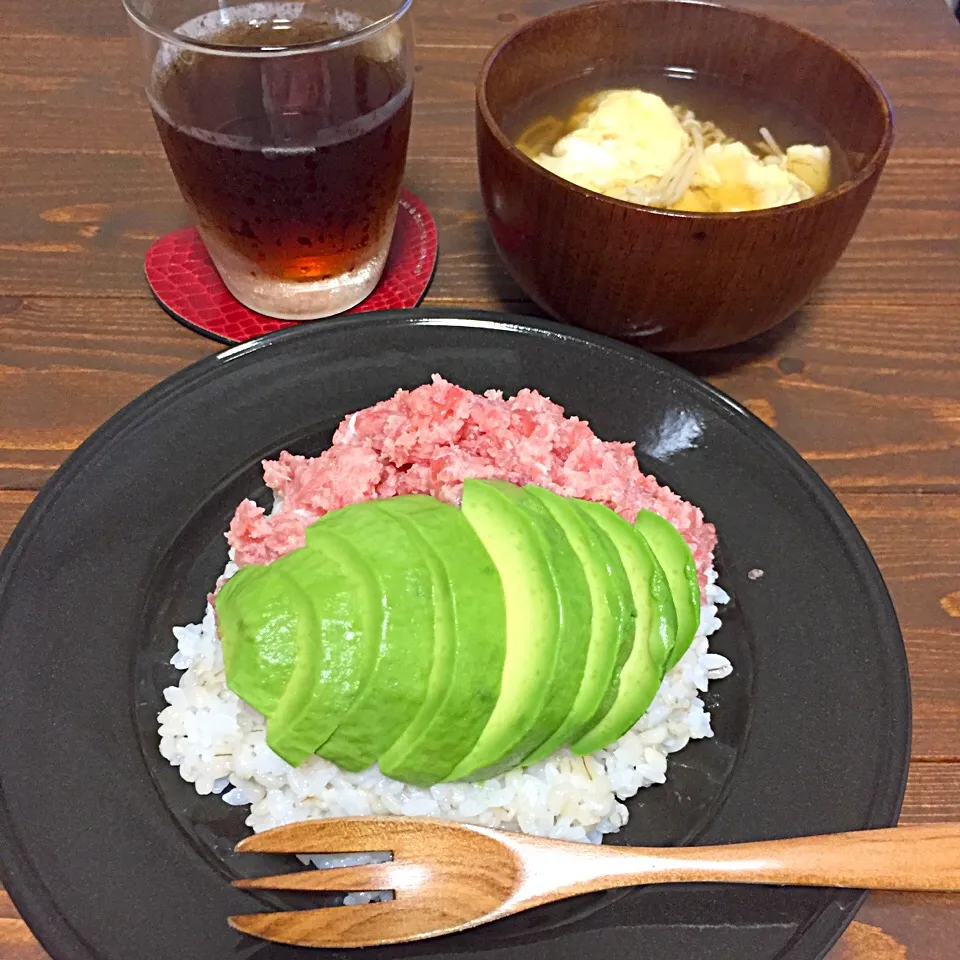 アボカドたたきマグロ丼♡|サヤラムネさん