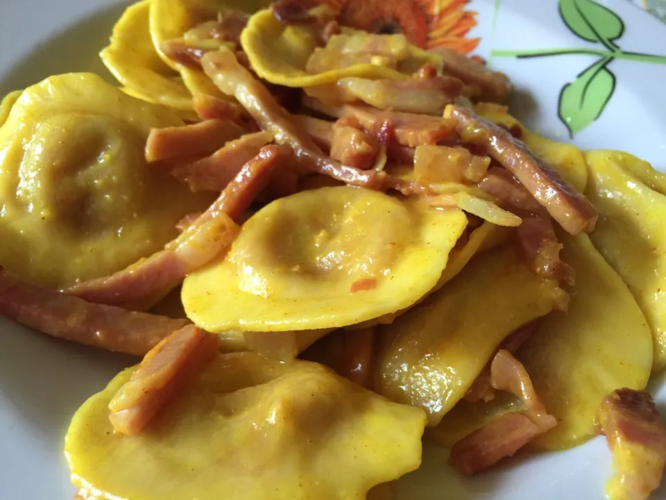 #tortelli di #zucca con #speck. La #curcuma è un tocco di classe!|matteo pisanoさん