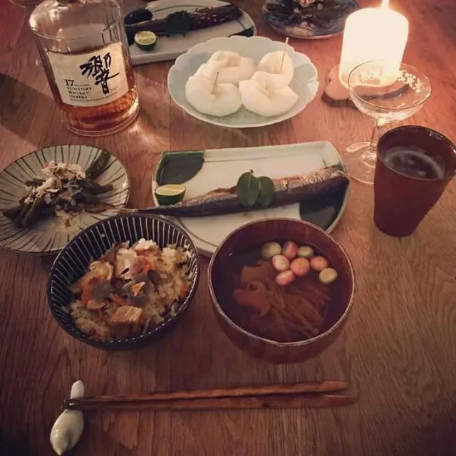 Everyone has a good appetite in autumn...right?🍂🌰🌾🌺
#autumn#september#japanesefood#washoku#japanesestyle#matsutake#mashroom#fall#pike#fish#wiskey#Japanesepear#p|CHUENCHAIさん