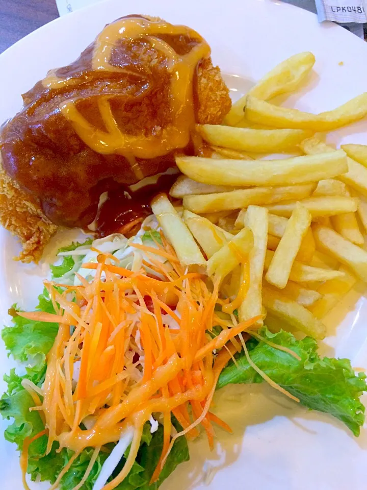 Chicken Gordon Blue ... Looks and taste same as mozarella chicken 😋|Dewi Alhawaryさん