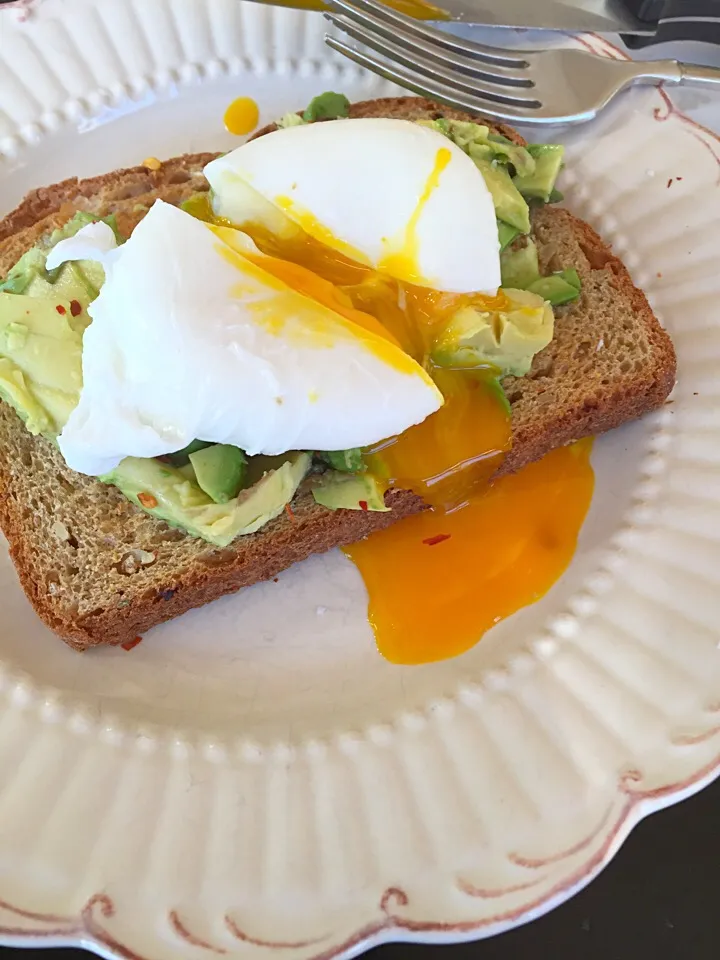 Snapdishの料理写真:Poached Egg and Avocado|K Goodnessさん