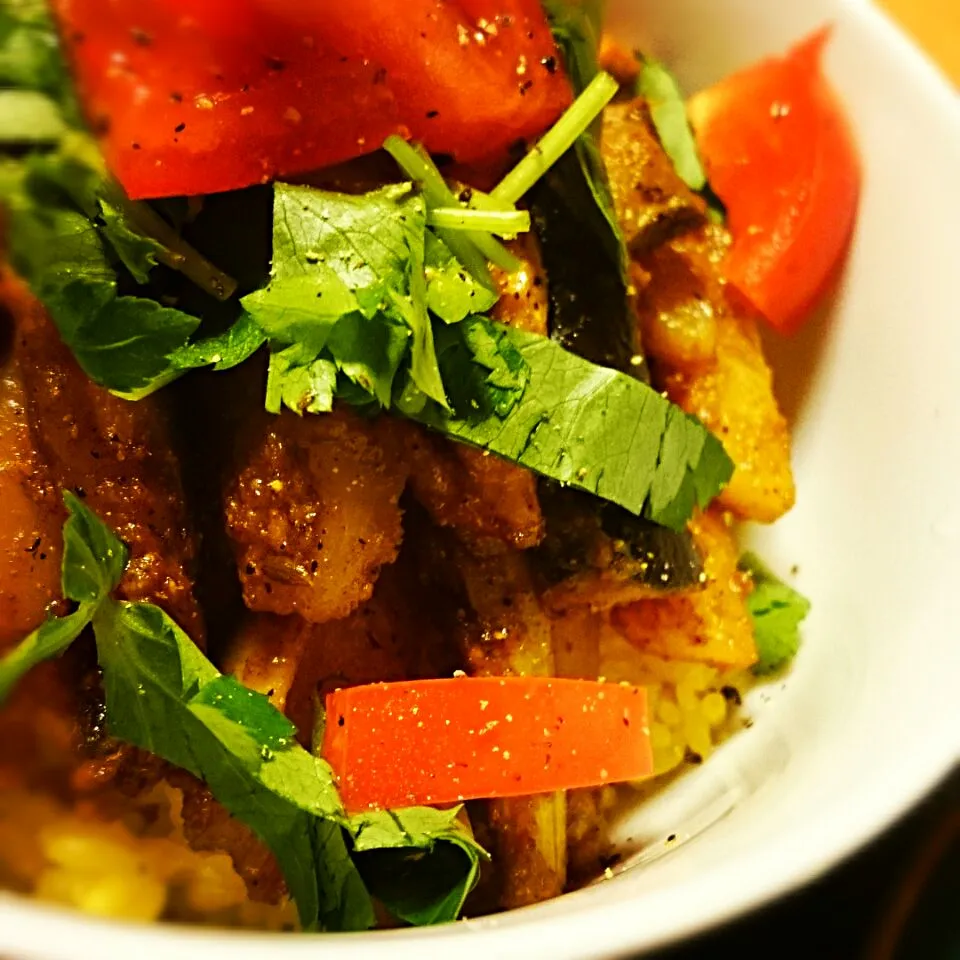 Snapdishの料理写真:もこみち風細切り鶏肉とじゃがいものカレースパイス炒め丼|cookingパパ五郎さん