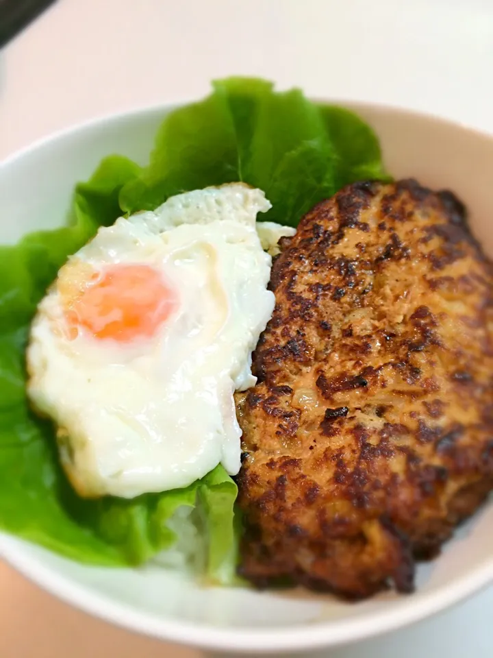 余ったハンバーグでロコモコ丼|どむんさん