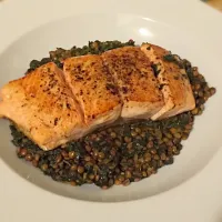 Snapdishの料理写真:Pan-seared salmon over lentils with spinach - simple French cooking :)|West Coast Southernerさん