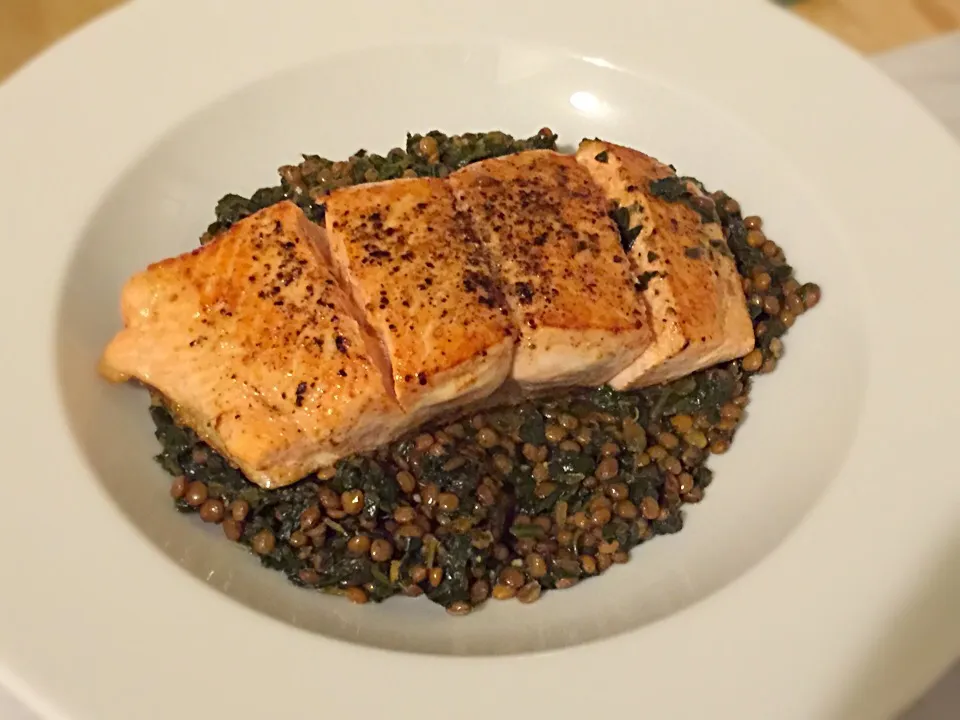 Snapdishの料理写真:Pan-seared salmon over lentils with spinach - simple French cooking :)|West Coast Southernerさん