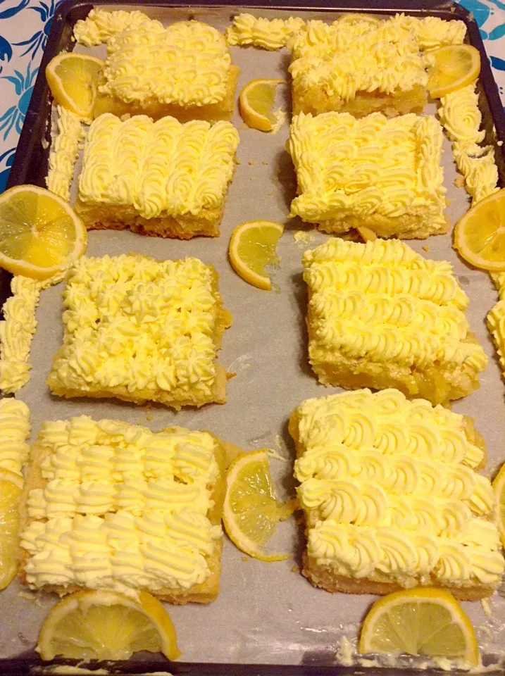 Snapdishの料理写真:Lemon bars|John Baker Greskiewiczさん