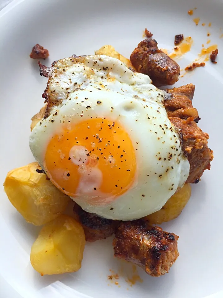 Potatoes & Chorizo Sausage & Fried Egg|Chris Shannonさん