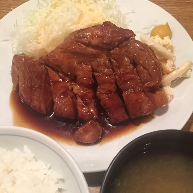 トンテキ定食！820円也(･∀･)|azfactoryさん