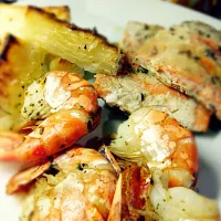 Snapdishの料理写真:Prawns, Salmon & Yuca|Joさん