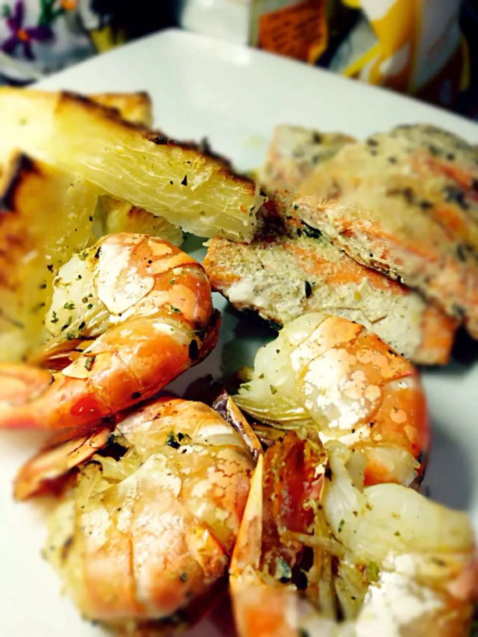 Snapdishの料理写真:Prawns, Salmon & Yuca|Joさん