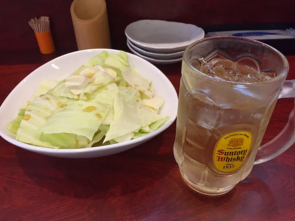 まぁ、日曜日なので昼から聖水沐浴する訳です🍺腹肉を減らすため、お供はキャベツで……👼|にゃあ（芸名）さん