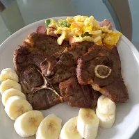 lambchop with scrambled egg and banana|Maricris Manalastasさん