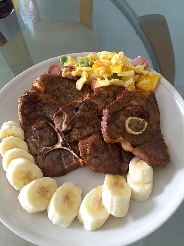 lambchop with scrambled egg and banana|Maricris Manalastasさん