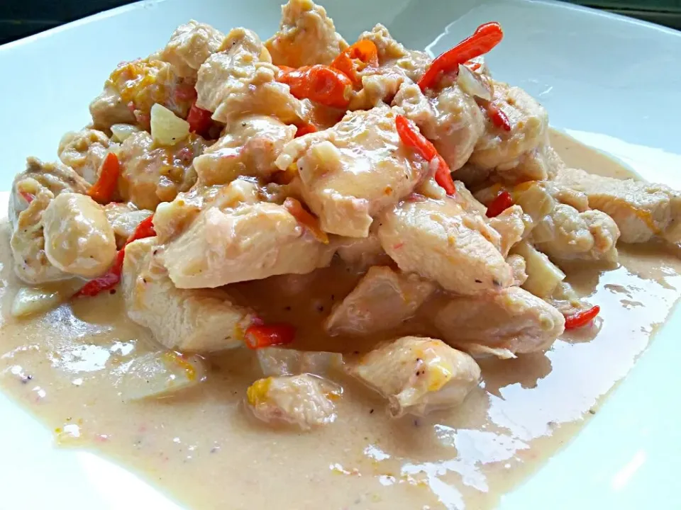 Snapdishの料理写真:Pinoy dish. Bicol express- Chicken cooked with coconut cream.|Azrinohさん