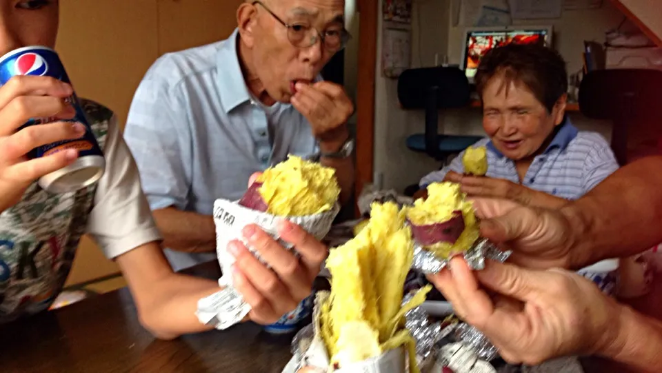 みんな楽しい🍠焼き芋食べてる😍|viviさん