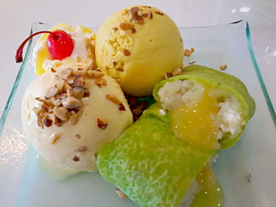 Snapdishの料理写真:Durian Vanilla w/ Sticky Rice Crepe Ice Cream ✔|🌼 Pooja's Kitchenette 🌼さん