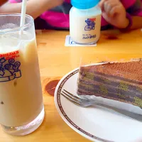 Snapdishの料理写真:ミルクコーヒー(^^)ケーキ( ^ω^ )|ノゾミさん