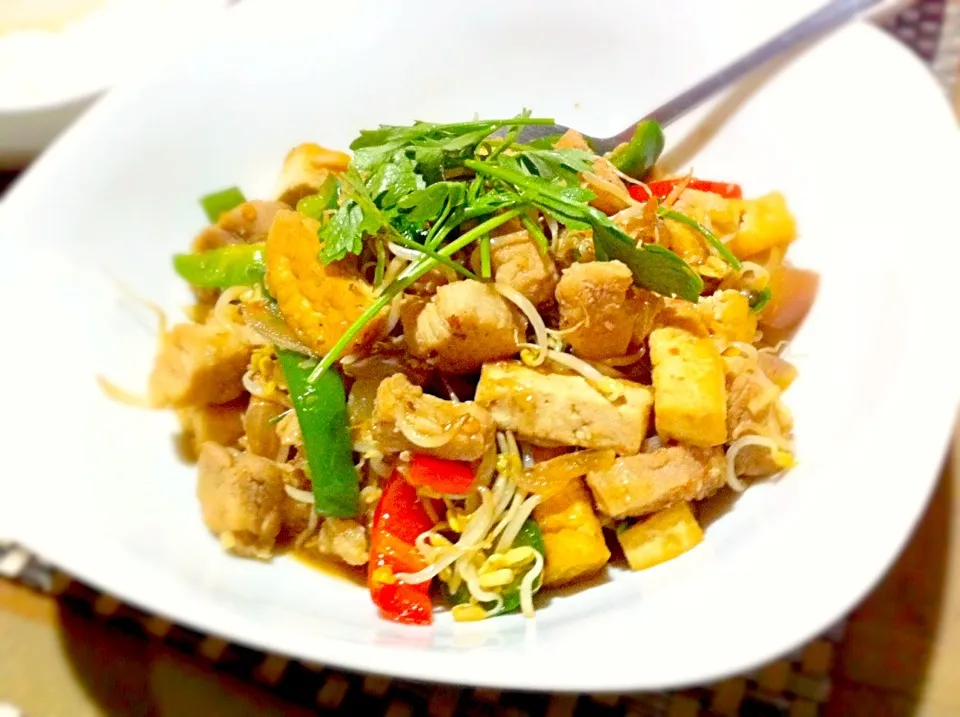 Snapdishの料理写真:Pork and Tofu Stir fry with Beansprout|JM de Guzmanさん