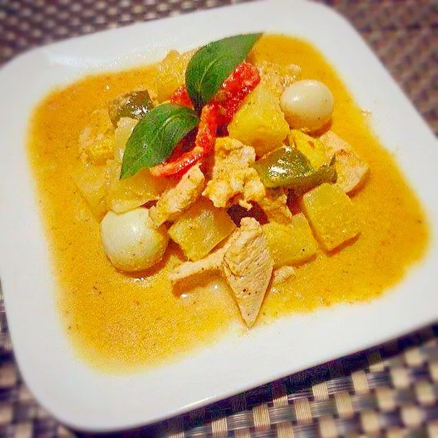 Pininyahang Manok sa Gata (Chicken and Pineapple Curried in Spiced Coconutmilk)|JM de Guzmanさん