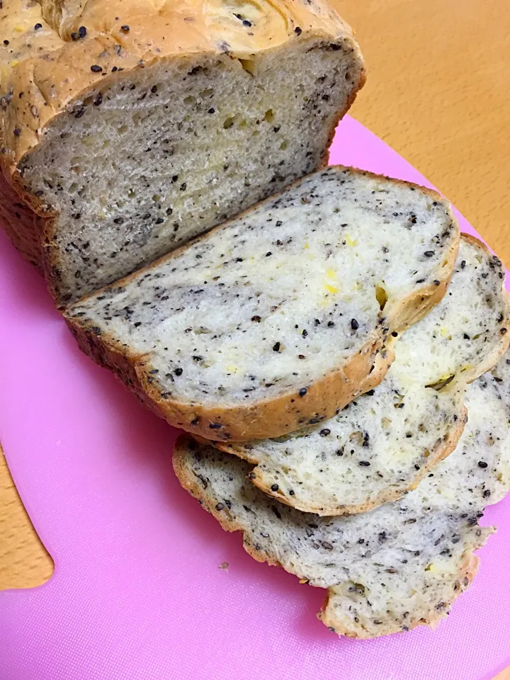 さつまいも黒ごま食パン|ちひろさん