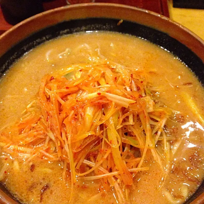 Snapdishの料理写真:北海道味噌のネギ味噌ラーメン|Sachiko WATANABÉさん