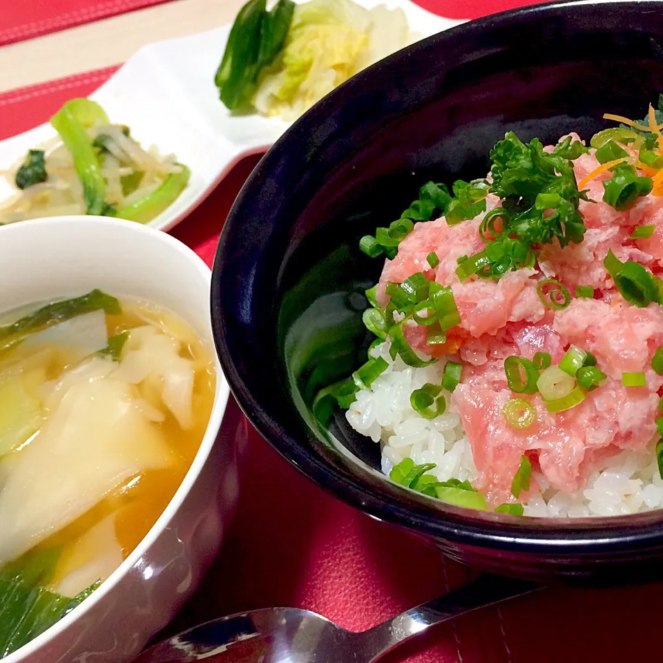 ネギトロ丼、ワンタンスープ、チンゲン菜ともやしのナムル風|Marimo styleさん