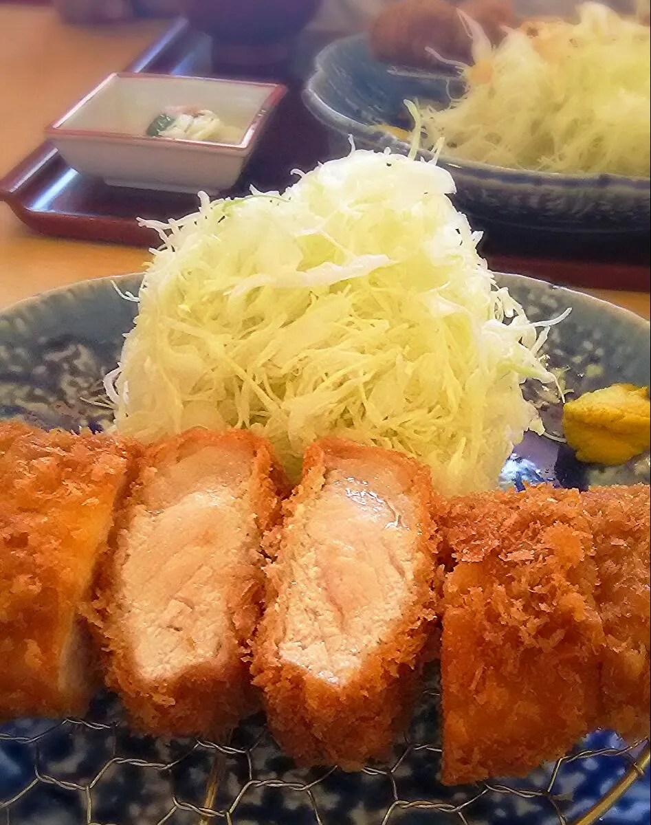 かつ庄のランチ。厚切りロースカツ🍴|ちはるさん