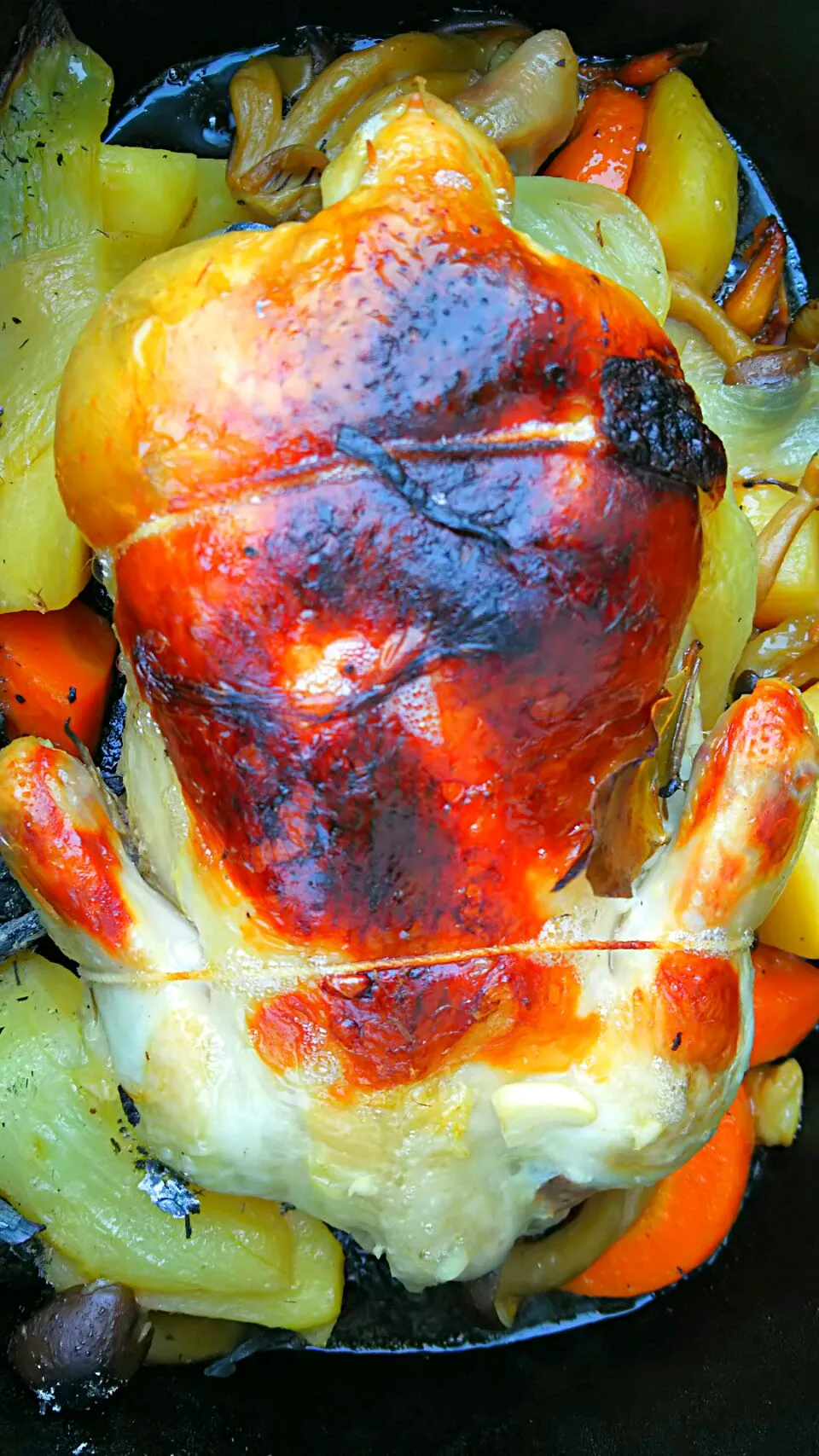 鳥丸焼き🐥腹にたっぷりにんにく詰め、
じゃがいもにんじん🍄玉ねぎ添え|みうのすけさん