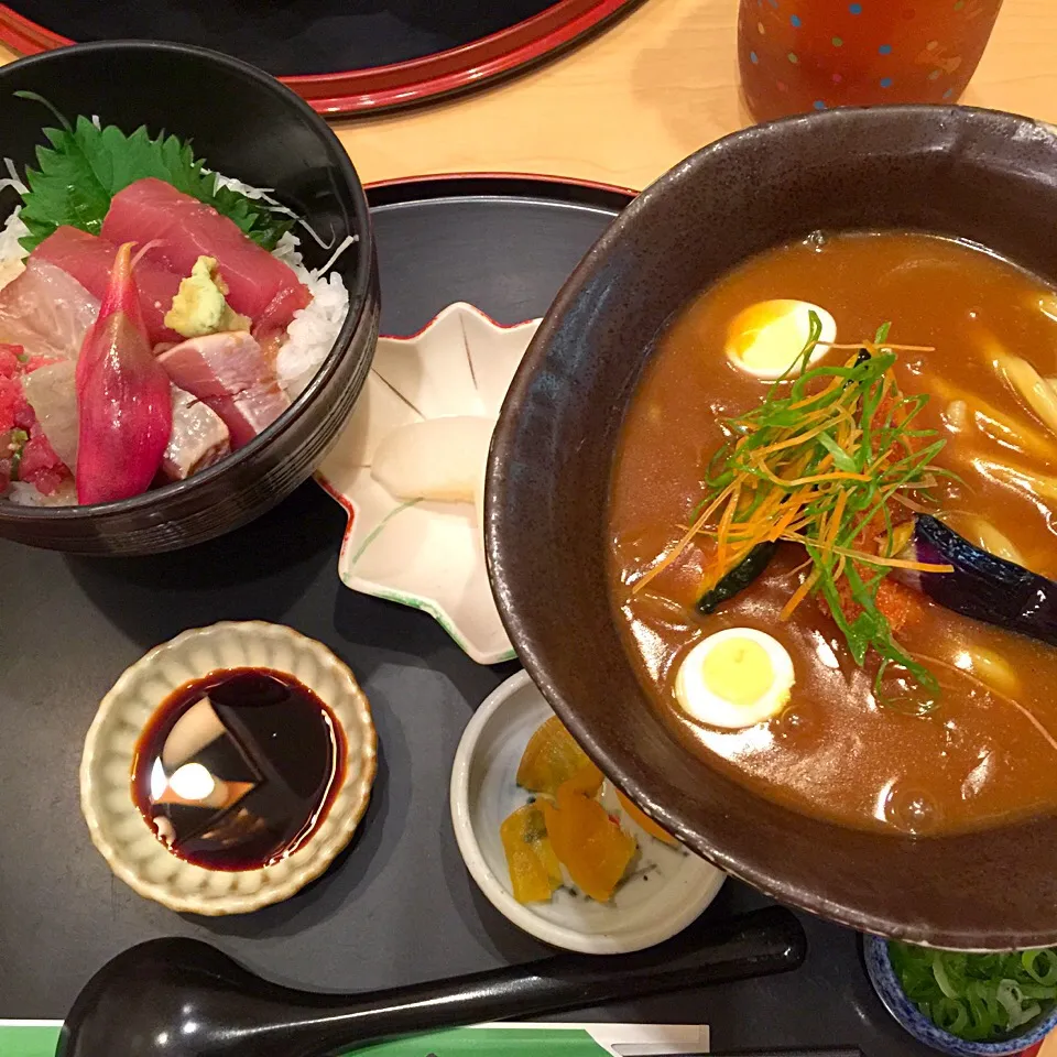 Snapdishの料理写真:カレーうどんと三色丼|MEGUMIさん