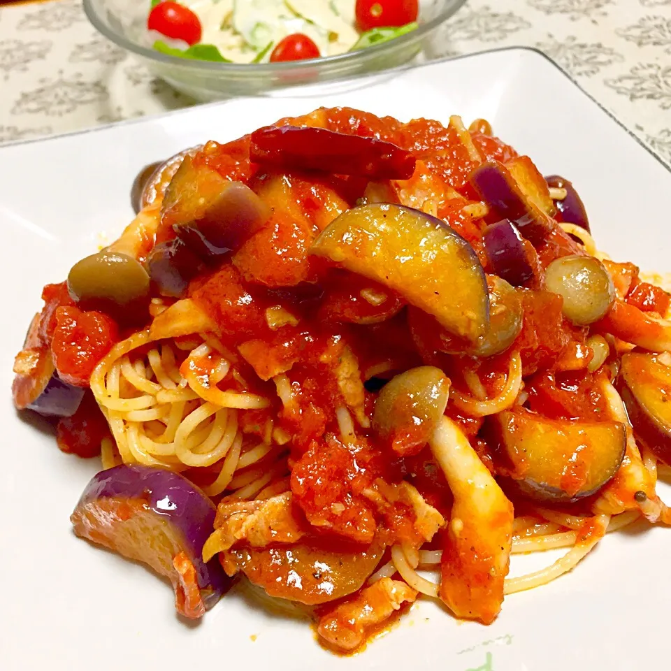 茄子とベーコンとシメジのトマトソーススパゲティー|カウンター嬢さん