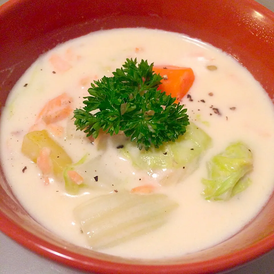 Snapdishの料理写真:Cream stew with Salmon and Chinese cabbage|Suzukaさん