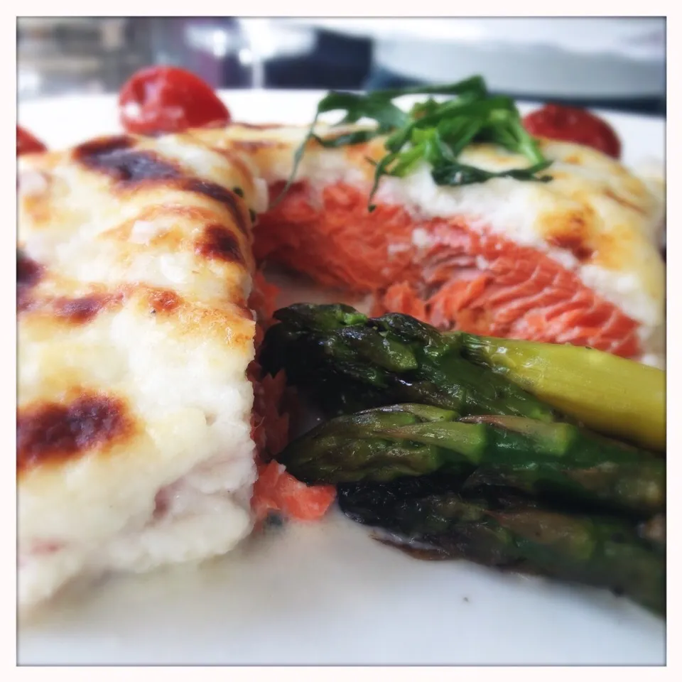 Alaskan Salmon with a Sea Bass Mousse .. Vermouth,Tarragon and Roasted Tomato Sauce ... steamed Asparagus|Christine pavelkaさん