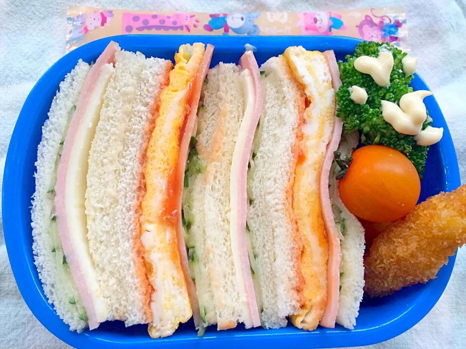 Snapdishの料理写真:Lunch Box☆Sandwich🎵ｻﾝﾄﾞｳｨｯﾁ弁当|🌈Ami🍻さん