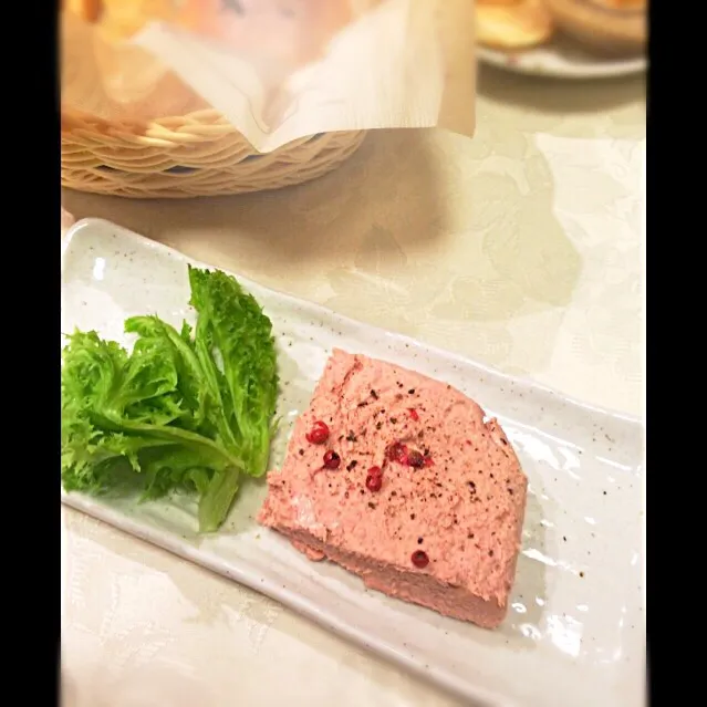 Snapdishの料理写真:ちみこさんのお料理❤️コンビーフ缶で、フォアグラ風パテ by ドミニクニック|桜央里さん