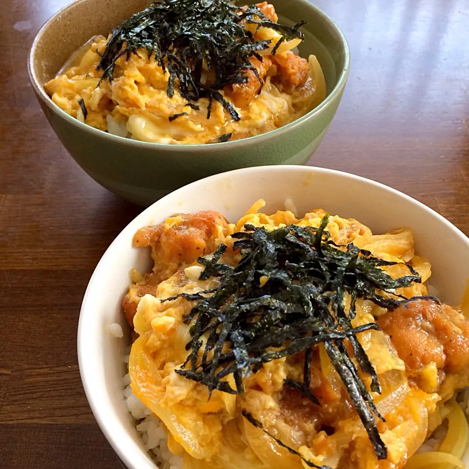 Snapdishの料理写真:唐揚げで簡単ランチ〜親子丼〜頑張れ👊浪人生p(^_^)q|ゆうみん（4人の母ちゃん）さん