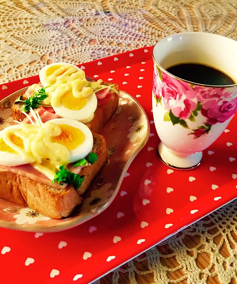 ⛅️🕐ベーコンと茹で卵チーズをのせ大好き珈琲💕ランチです|keikoさん