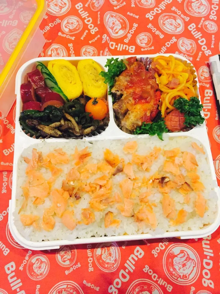 KAIランチプレート弁当(-_^)
ささみチーズサンドのサルサソース&しめじピーマン胡麻ドレ和え(^-^)/|mihomiho628さん